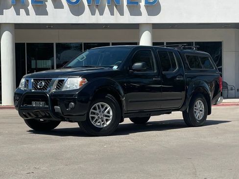 Used 2019 Nissan Frontier SV image 1
