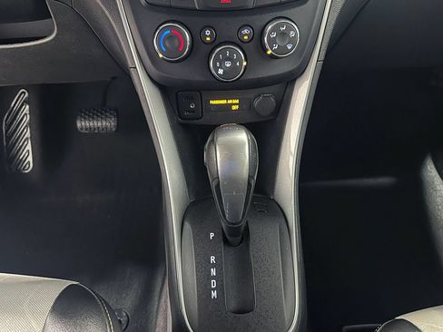 Used 2019 Chevrolet Trax LT w/ LT Convenience Package AWD/4WD image 34