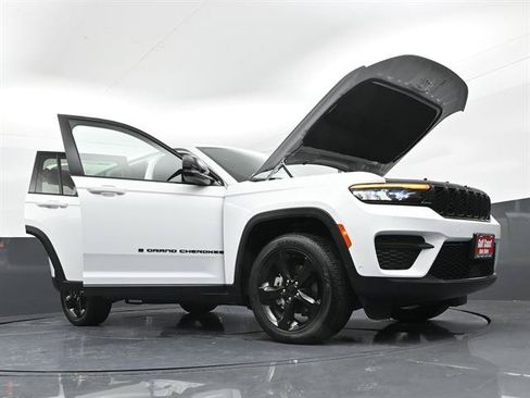 Used 2024 Jeep Grand Cherokee Altitude AWD/4WD image 43