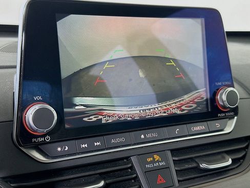 Used 2024 Nissan Altima 2.5 SV image 10