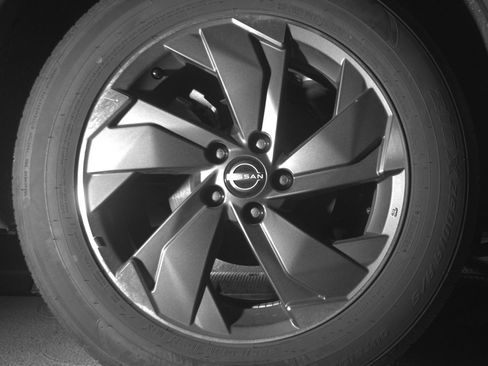 Used 2025 Nissan Rogue SV image 15