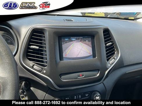 Used 2019 Jeep Cherokee Latitude w/ Popular Appearance Group FWD image 13