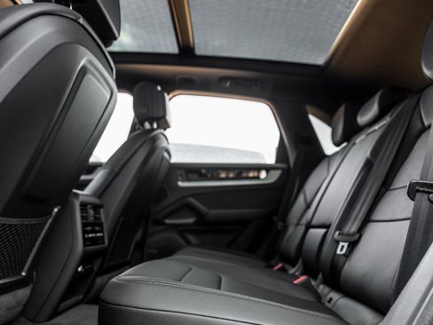 Certified 2025 Porsche Cayenne image 29