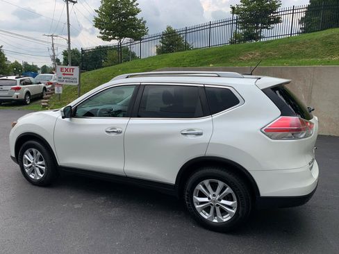 Used 2016 Nissan Rogue SV w/ SV Premium Package FWD image 3