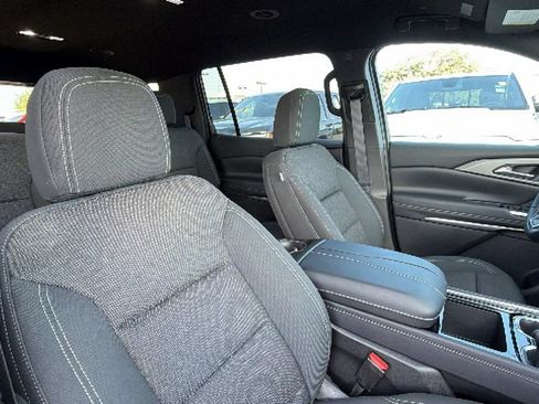 Used 2026 Chevrolet Traverse LT w/ Driver Confidence Package FWD image 32