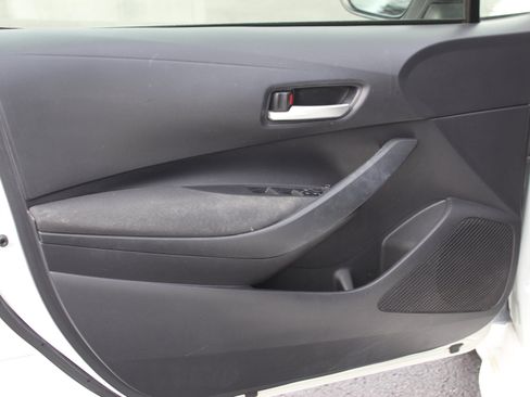 Used 2020 Toyota Corolla LE FWD image 11