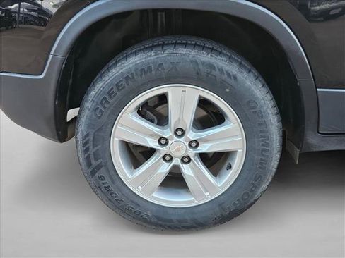 Used 2022 Chevrolet Trax LS w/ Tint and Cruise Package AWD/4WD image 19