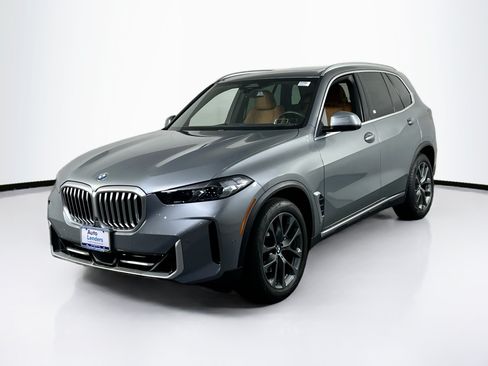 Used 2024 BMW X5 xDrive40i w/ Parking Assistance Package AWD/4WD image 1