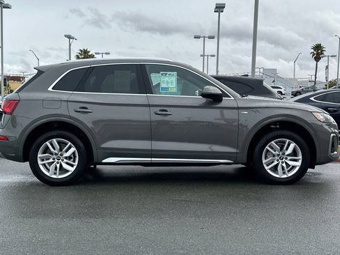 Used 2023 Audi Q5 2.0T Premium w/ Convenience Package AWD/4WD image 3