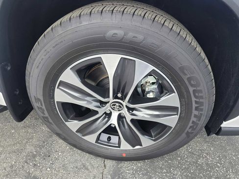 New 2026 Toyota Highlander XLE image 9