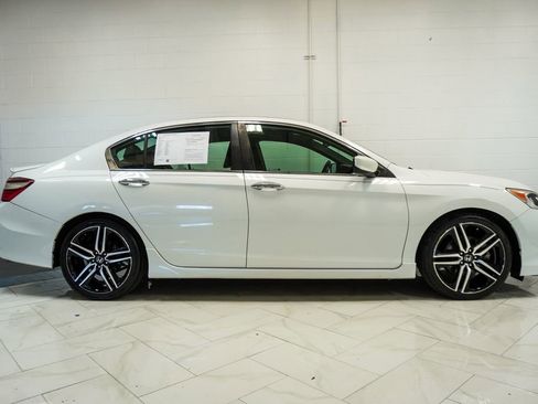 Used 2017 Honda Accord Sport image 31