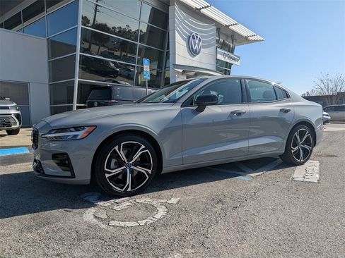 Used 2024 Volvo S60 B5 Plus image 2