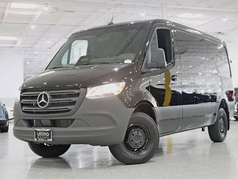 Used 2025 Mercedes-Benz Sprinter 2500 image 6
