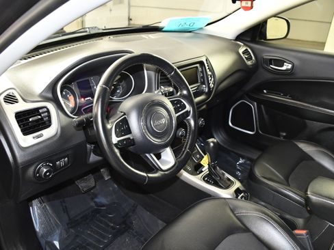 Used 2018 Jeep Compass Latitude w/ Cold Weather Group AWD/4WD image 2