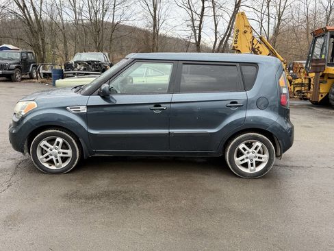 Used 2011 Kia Soul + image 6