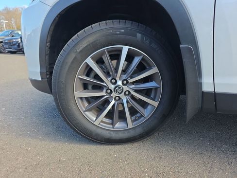 Used 2019 Toyota Highlander XLE image 14