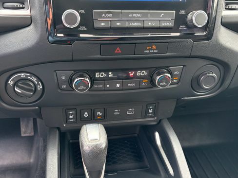 Used 2022 Nissan Frontier SV AWD/4WD image 16