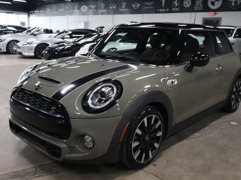 Used 2019 MINI Cooper S image 1
