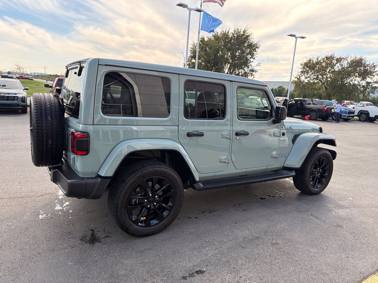 Used 2023 Jeep Wrangler Unlimited Sahara w/ Cold Weather Group AWD/4WD image 11
