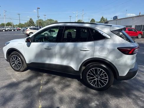 Certified 2025 Ford Escape SE FWD image 3