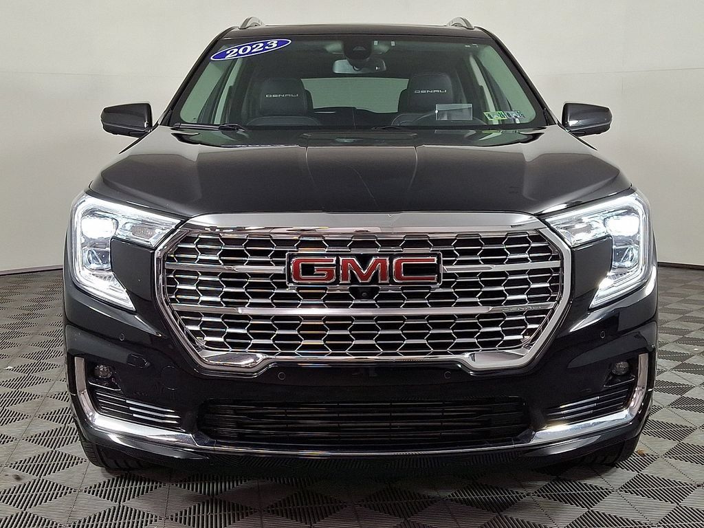 Used 2023 GMC Terrain Denali w/ Denali Premium Package AWD/4WD image 5