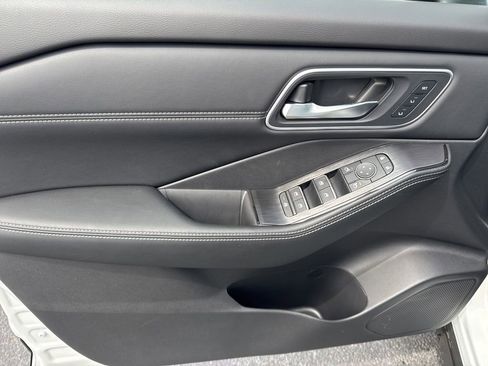 New 2026 Nissan Rogue Platinum AWD/4WD image 13