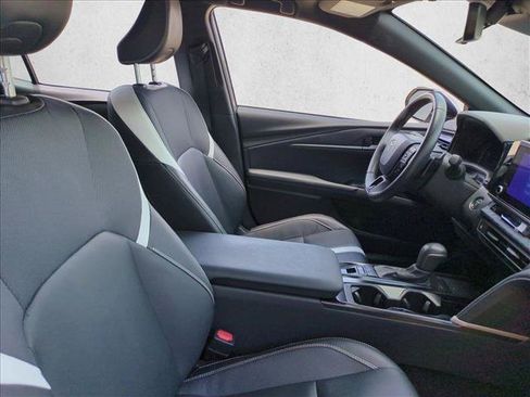 Used 2025 Toyota Camry SE w/ Convenience Package FWD image 20