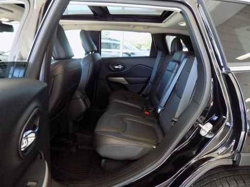 Certified 2018 Jeep Cherokee Limited w/ Technology Group image 33