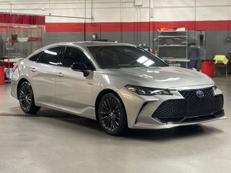 Used 2020 Toyota Avalon XSE video 2