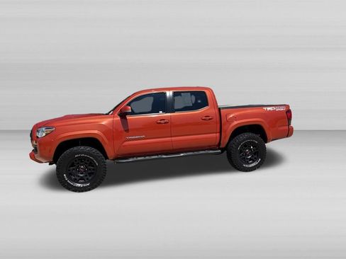 Used 2018 Toyota Tacoma TRD Sport w/ Technology Package AWD/4WD image 10