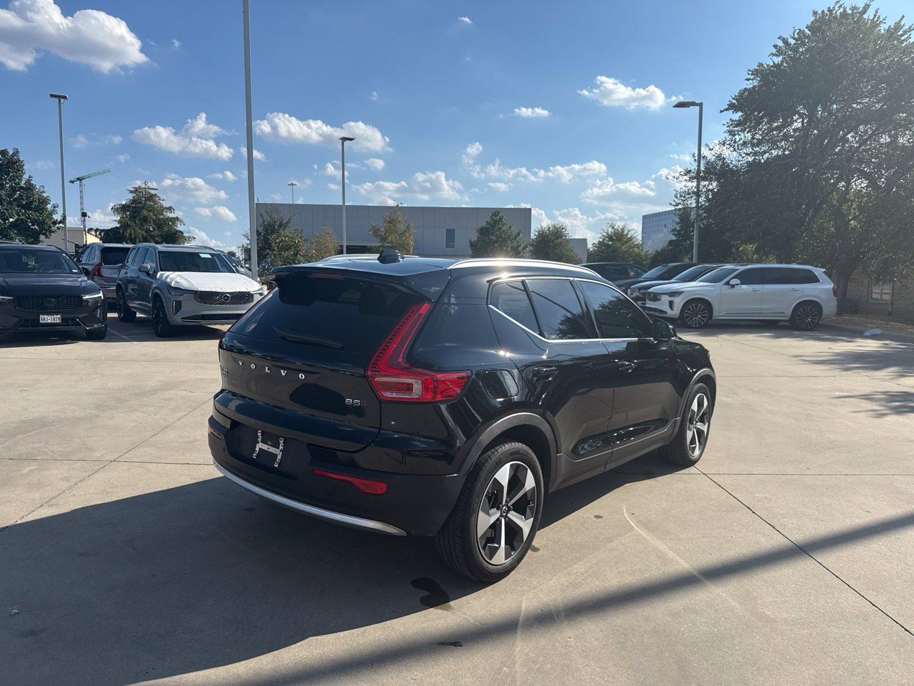 Used 2023 Volvo XC40 B5 Plus w/ Protection Package Premier AWD/4WD image 5