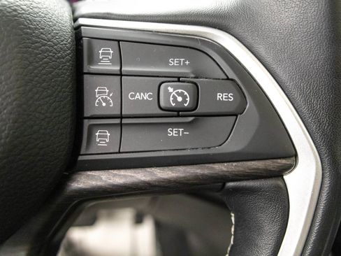 Used 2022 Jeep Grand Cherokee L Limited image 22