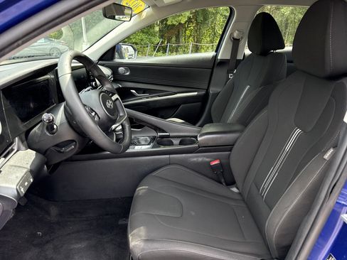 Used 2022 Hyundai Elantra SEL w/ Convenience Package FWD image 11