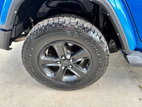 Used 2021 Jeep Wrangler Unlimited Sahara AWD/4WD image 35