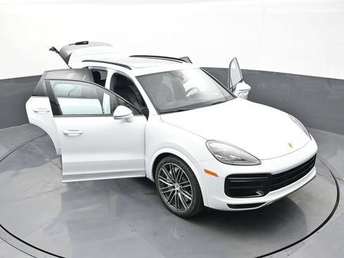 Certified 2021 Porsche Cayenne Turbo AWD/4WD image 33