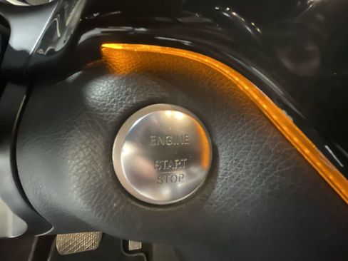 Used 2015 Mercedes-Benz GL 550 4MATIC image 17