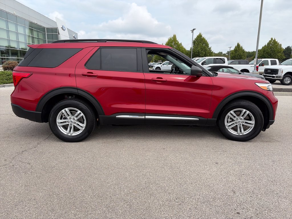 Used 2024 Ford Explorer XLT w/ Equipment Group 202A AWD/4WD image 8