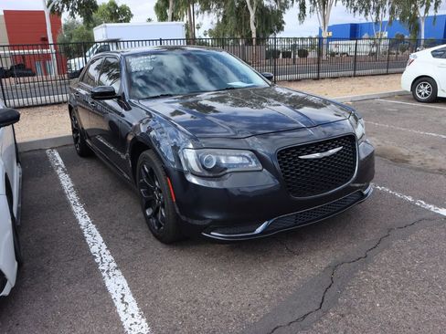 Used 2019 Chrysler 300 Touring w/ Sport Appearance Package RWD image 3