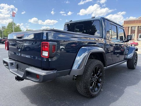 Used 2025 Jeep Gladiator Sport AWD/4WD image 5
