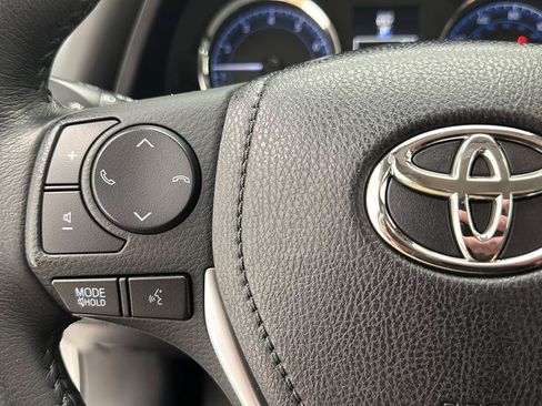 Used 2019 Toyota Corolla SE FWD image 17