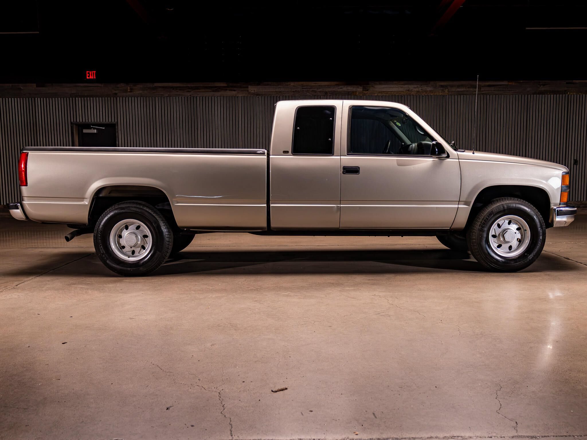 Used 1998 Chevrolet Silverado 2500 2WD Extended Cab w/ Preferred Equipment Group 2 image 10