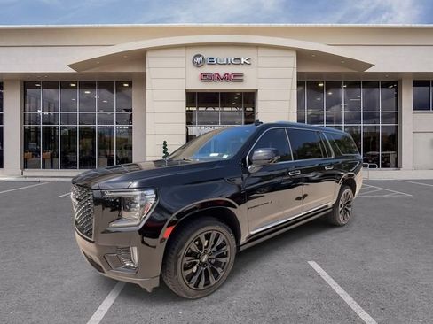 Used 2022 GMC Yukon XL Denali RWD image 6