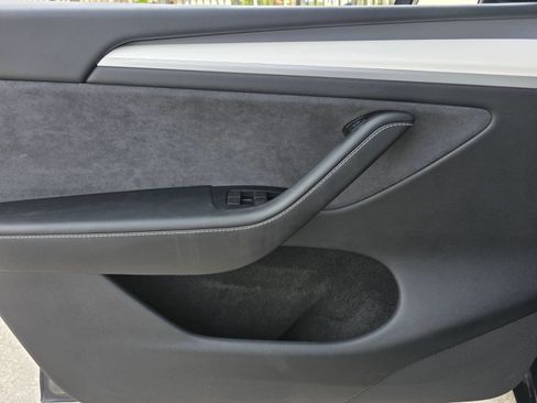 Used 2024 Tesla Model Y Long Range AWD/4WD image 22