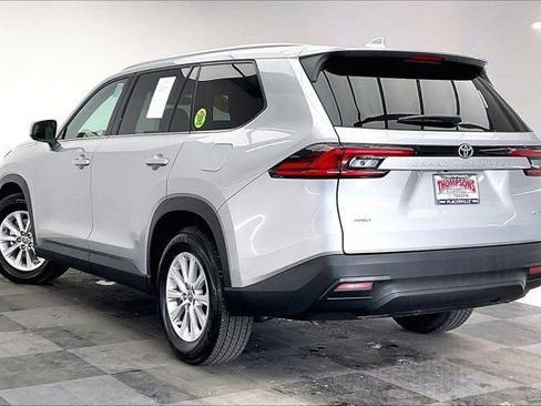 Used 2025 Toyota Grand Highlander AWD image 10