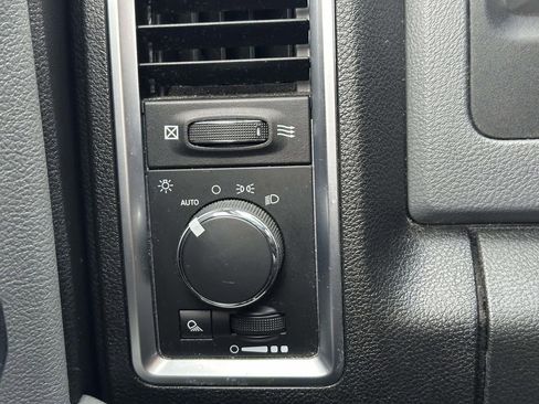 Used 2016 RAM 1500 Classic SLT image 19