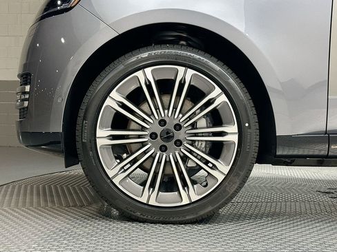 New 2026 Land Rover Range Rover Long Wheelbase SE AWD/4WD image 13