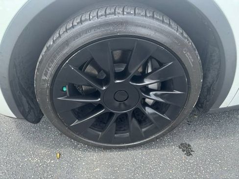 Used 2021 Tesla Model Y Long Range AWD/4WD image 7