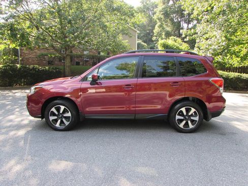 Used 2017 Subaru Forester 2.5i Premium w/ Popular Package #1A AWD/4WD image 3