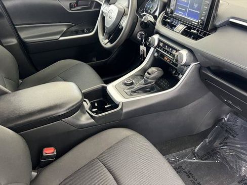 Certified 2022 Toyota RAV4 LE AWD/4WD image 17