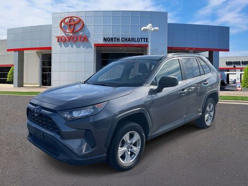Used 2020 Toyota RAV4 LE image 5